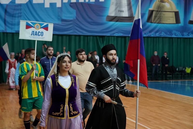 Участники "Дружбы народов" сыграли в Самаре в волейбол и мини-футбол