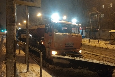 На улицы Самары вышло 280 спецмашин для уборки снега