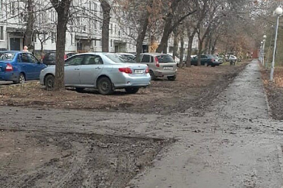 Жителей Тольятти оштрафовали за парковку на газоне 