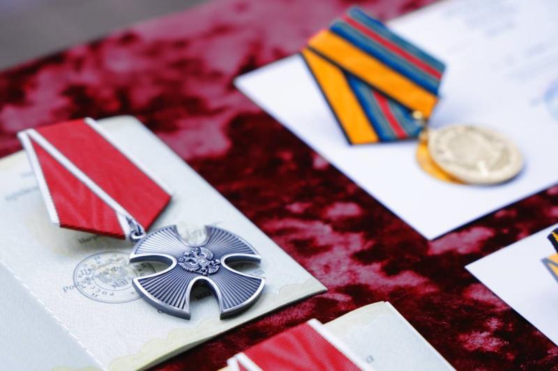 Самарский губернатор передал дроны на передовую и наградил бойцов спецназа