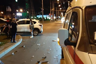 В Самаре из-за светофора на Московском шоссе столкнулись иномарка и отечественное авто