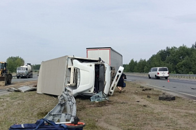В Кинельском районе в ДТП с участием двух грузовиков погибла молодая женщина