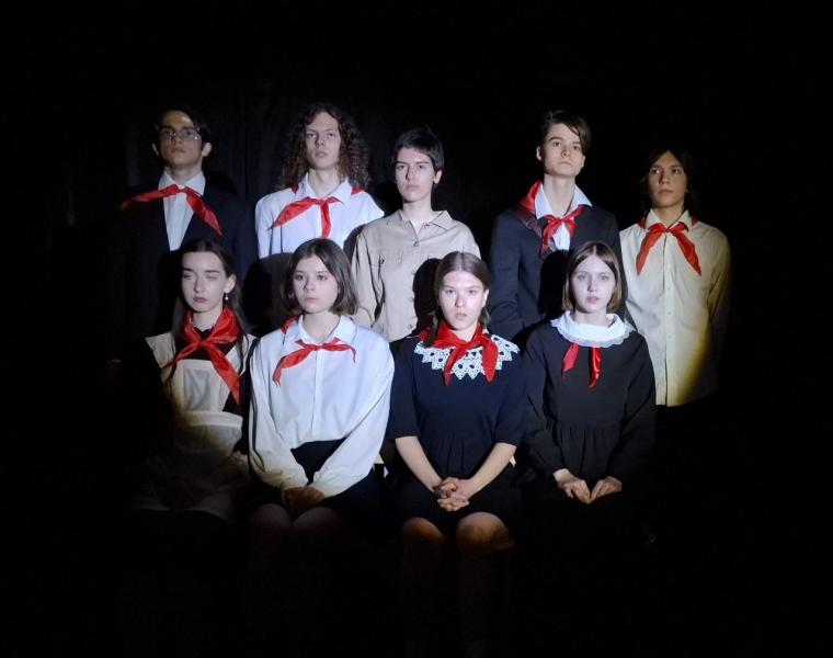 Самарские школьники поставили спектакль "Завтра была война" 