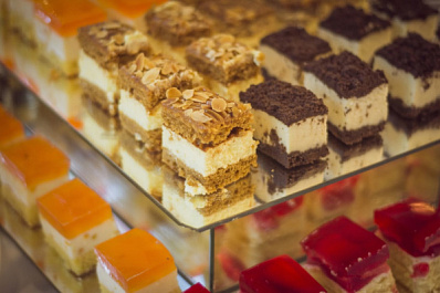 Почему хочется сладкого: специалист назвала пять причин