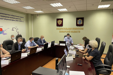 В избирательной кампании по выборам в Госдуму начался новый этап - регистрация партийных списков и кандидатов по одномандатным округам