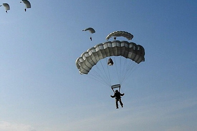В Самарской области спецназовцы десантировались ночью