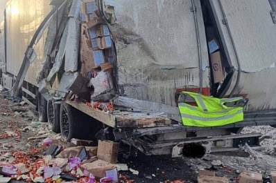 На трассе в Самарской области столкнулись две фуры