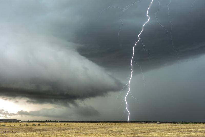 В Самарской области на 9 июня 2021 года объявили штормовое предупреждение из-за грозы и ветра