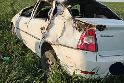 В Самарской области 24 мая на трассе перевернулась легковушка