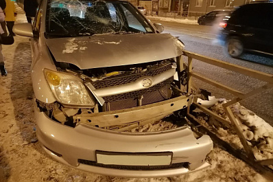 В Самаре автоледи на "Тойоте" сбила пешехода, выходившего из трамвая