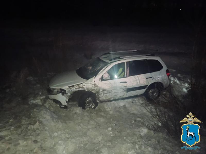 В Самаре у светофора на улице Полтавской столкнулись пять машин