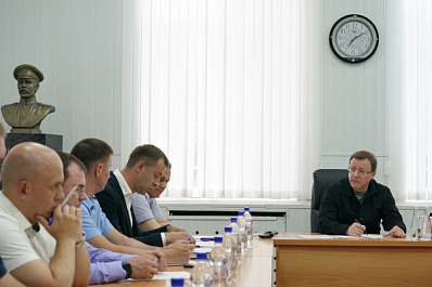 "Своих не бросаем": Дмитрий Азаров провел совещание по ситуации на чапаевском "Промсинтезе"