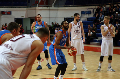 Баскетбольная "Самара" одержала непростую выездную победу над "Уралом"