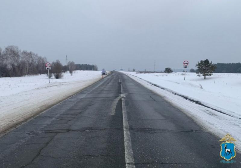 В Самарской области на трассе "Калина" на скорости вылетела в кювет и опрокинулась