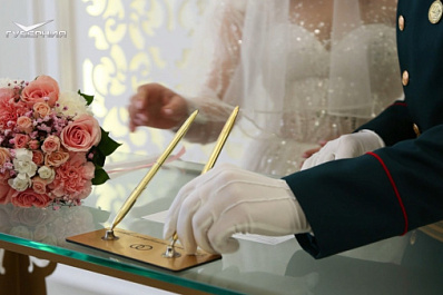 В Самарской области десятки пар поженились в первую зеркальную дату 2024 года