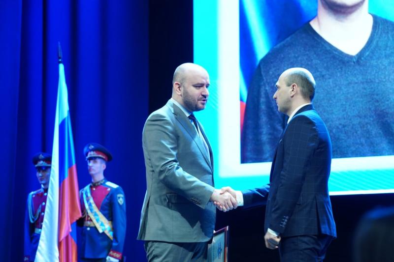 В Самаре Вячеслав Федорищев вручил награды ко Дню спасателя