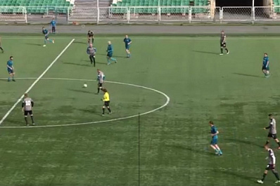 Областная федерация футбола организовала матч ветеранов "Крыльев Советов" и "Зенита"