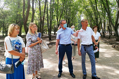 В Отрадном идет реконструкция сквера Победы 