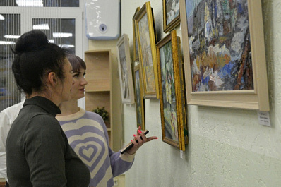 В Алексеевке открылась выставка картин художников Самарской области 