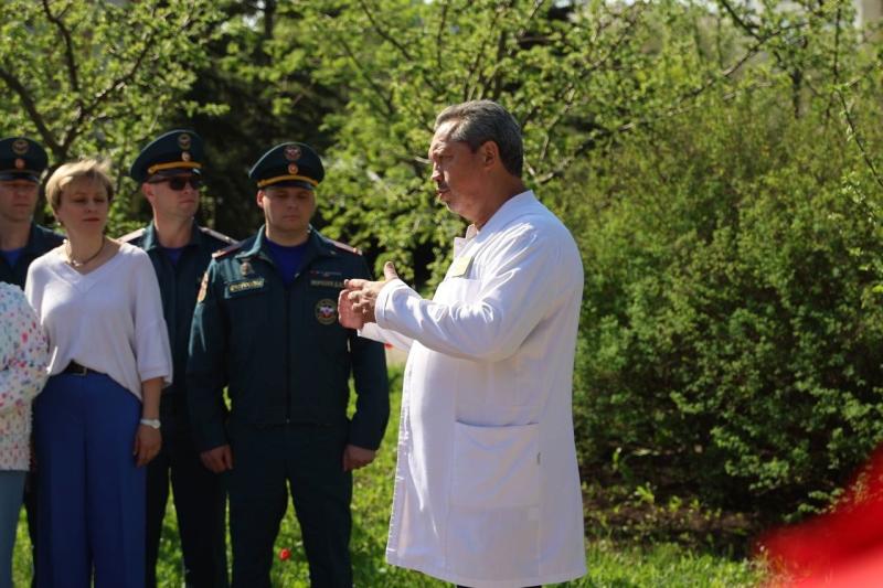 В Самаре высадили яблоневую аллею Победы