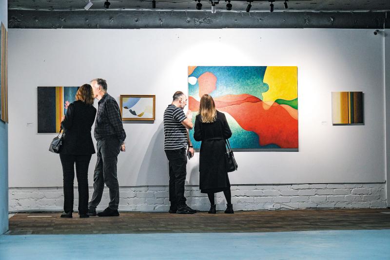 Новое прочтение шедевров: в культурном центре "ЗИМ Галерея" открыли деконструирующую выставку