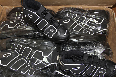 В Самарскую область пытались ввезти партию контрафактной обуви
