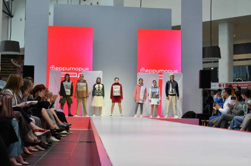 Самарские дизайнеры 9 июня 2022 года показали свою продукцию на губернском фестивале моды