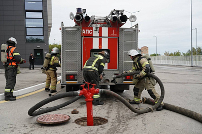 В Железнодорожном районе Самары перекрыли улицу Льва Толстого из-за пожара 