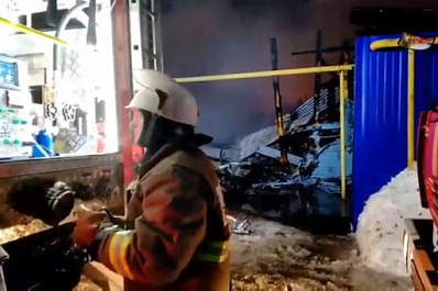 Запах гари на 2 км: крупный пожар вспыхнул в Железнодорожном районе Самары 