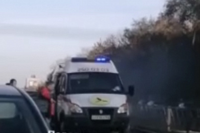 В Самаре машина скорой помощи загорелась на ходу