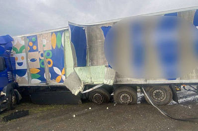 В Самарской области из-за непогоды прицеп влетел в грузовик