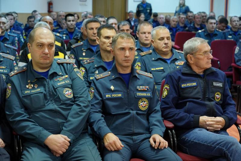 Вячеслав Федорищев поздравил личный состав ГУ МЧС России по Самарской области с 93-й годовщиной со дня образования Гражданской обороны РФ