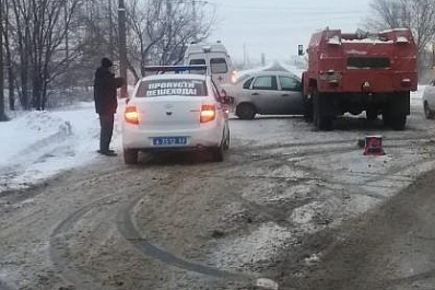 Утром в Сызрани Калину занесло под грузовик
