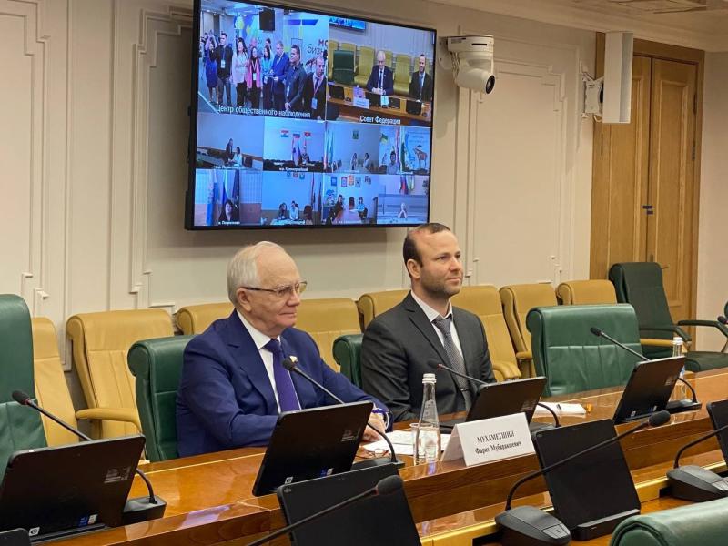 Фарит Мухаметшин провел встречу с международными наблюдателями на выборах Президента России в Самарской области