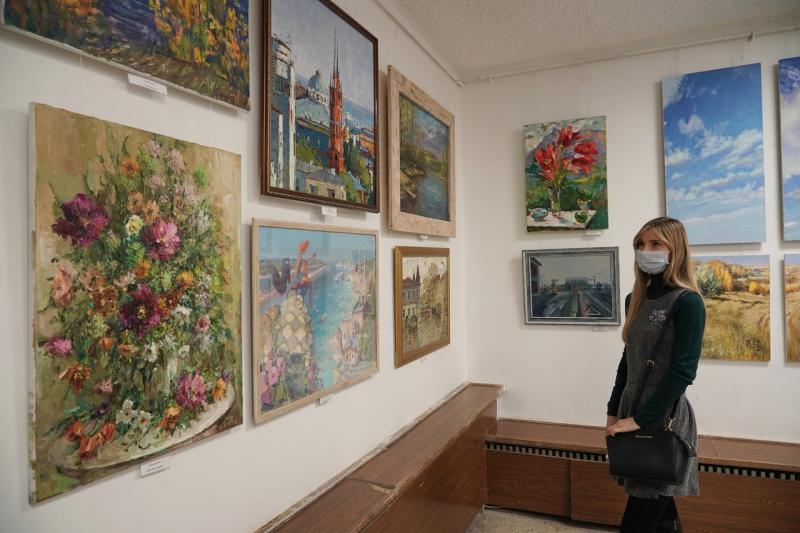 Самарские художники представили осенние пейзажи и натюрморты на выставке "Золотой сон"
