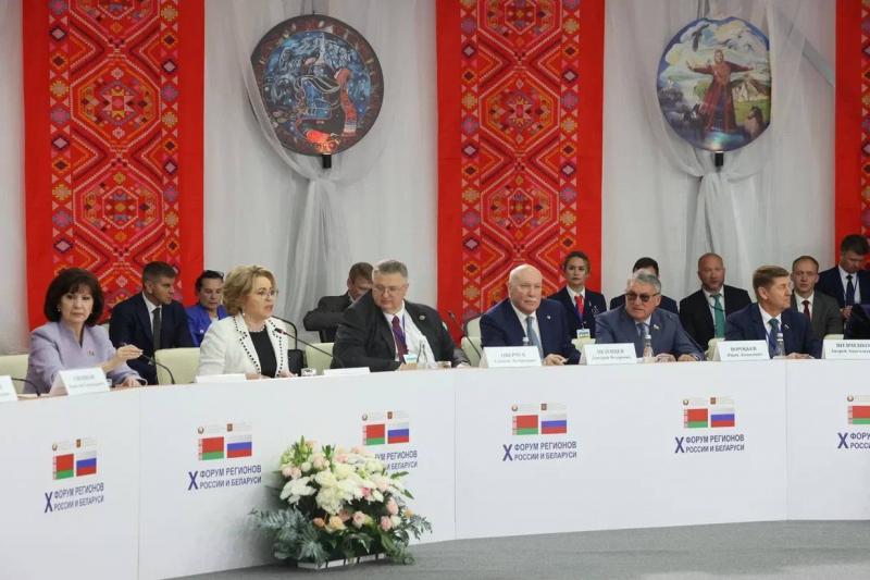 Делегация Самарской области работает на юбилейном форуме регионов России и Беларуси