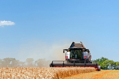 Без простоев и потерь, увеличивая урожайность: аграрий из Кинель-Черкасского района рассказал про комбайн Ростсельмаш