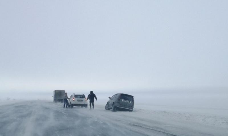 Снежные заносы и ДТП: фото с трассы М5 "Урал"
