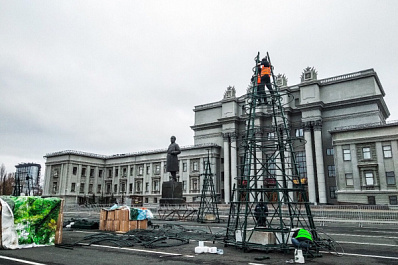 Новогодние украшения начали появляться в Самаре