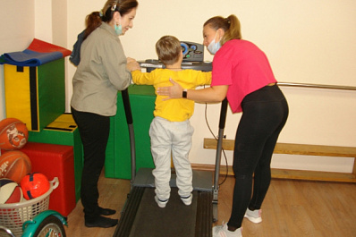 "Наш сын здесь развивается и социализируется": как в тольяттинском центре "Виктория" работает реабилитационная группа "Передышка"