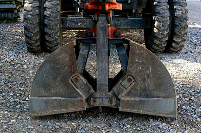 В Самаре механик погиб от удара ковшом экскаватора