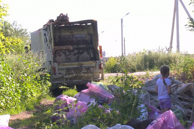 В Волжском районе волонтеры убрали мусорную свалку