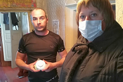 В селах Елховского района устанавливают пожарные извещатели 