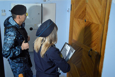 В Самаре приставы заставили женщину восстановить межкомнатные перегородки и дверные проемы