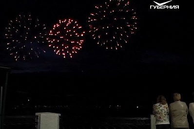В День России в Самаре прошёл часовой парад фейерверков