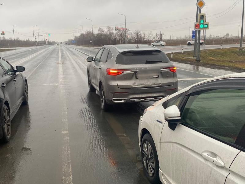 В Самарской области на трассе фура протаранила две легковушки