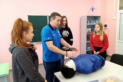 Школьники Самарской области благодаря "Точкам роста" учатся конструировать и оказывать медпомощь