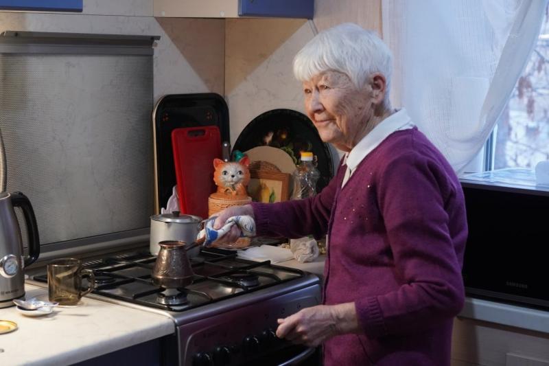 "Волонтеры Победы" поздравили жительницу Ленинграда с 81-летием окончания блокады