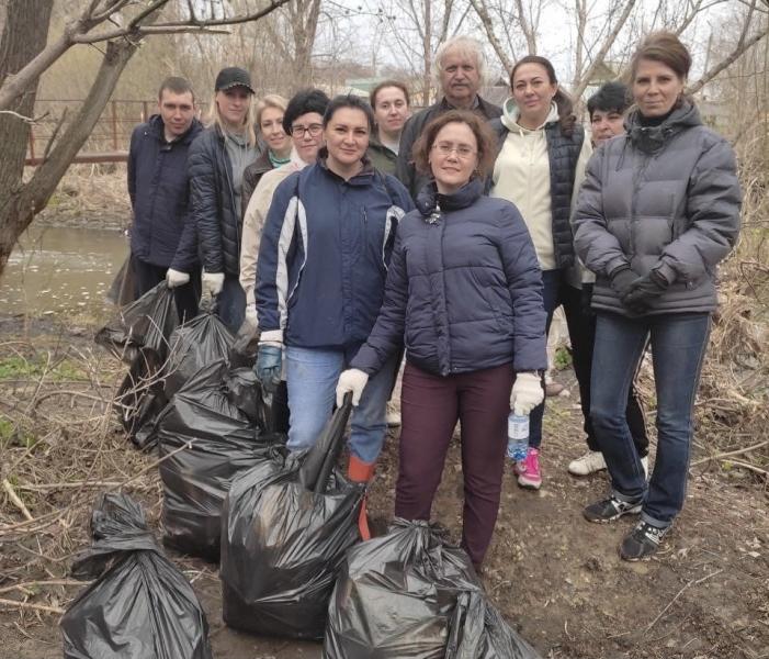 Жители Сызрани убрали почти 1500 кубометров мусора с берега Крымзы