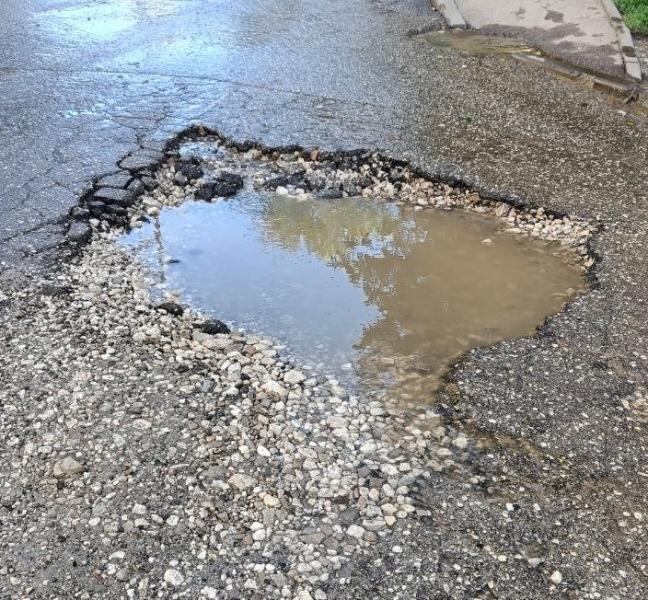 В Самаре размыло внутриквартальные дороги из-за утечки воды